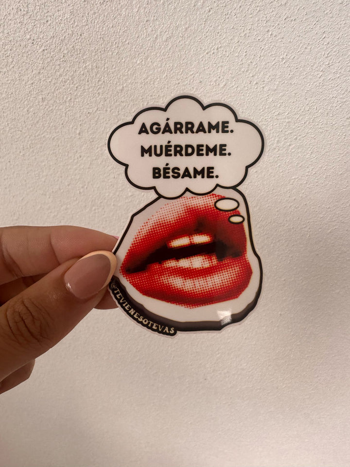Sticker “Agárrame • Muérdeme • Bésame”
