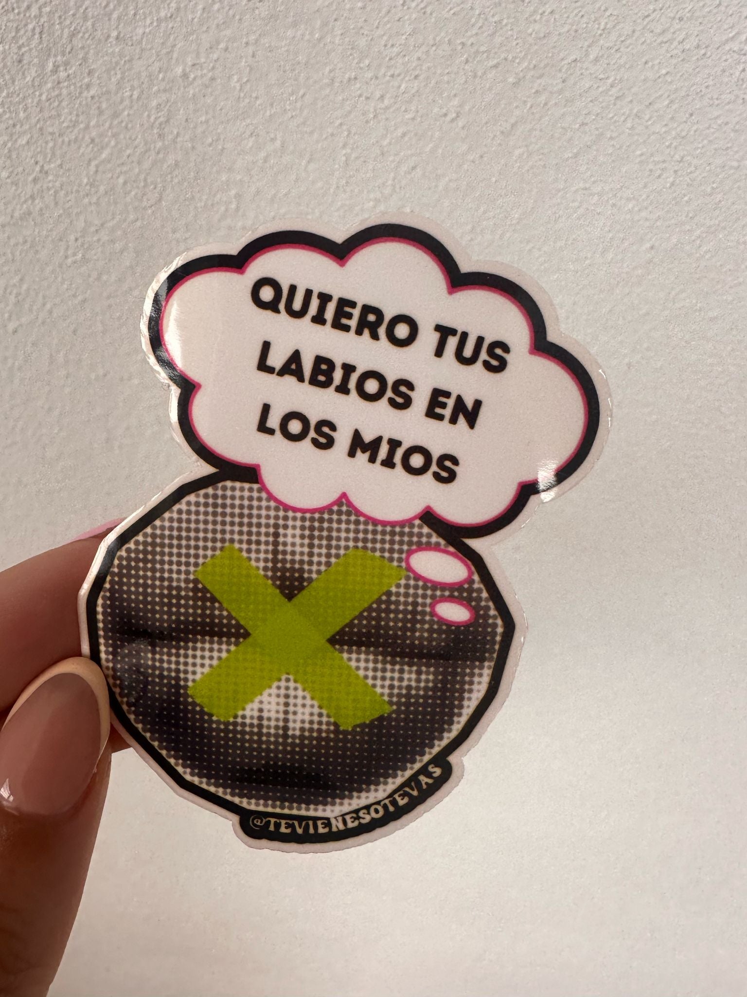 Sticker “Labios con Labios”