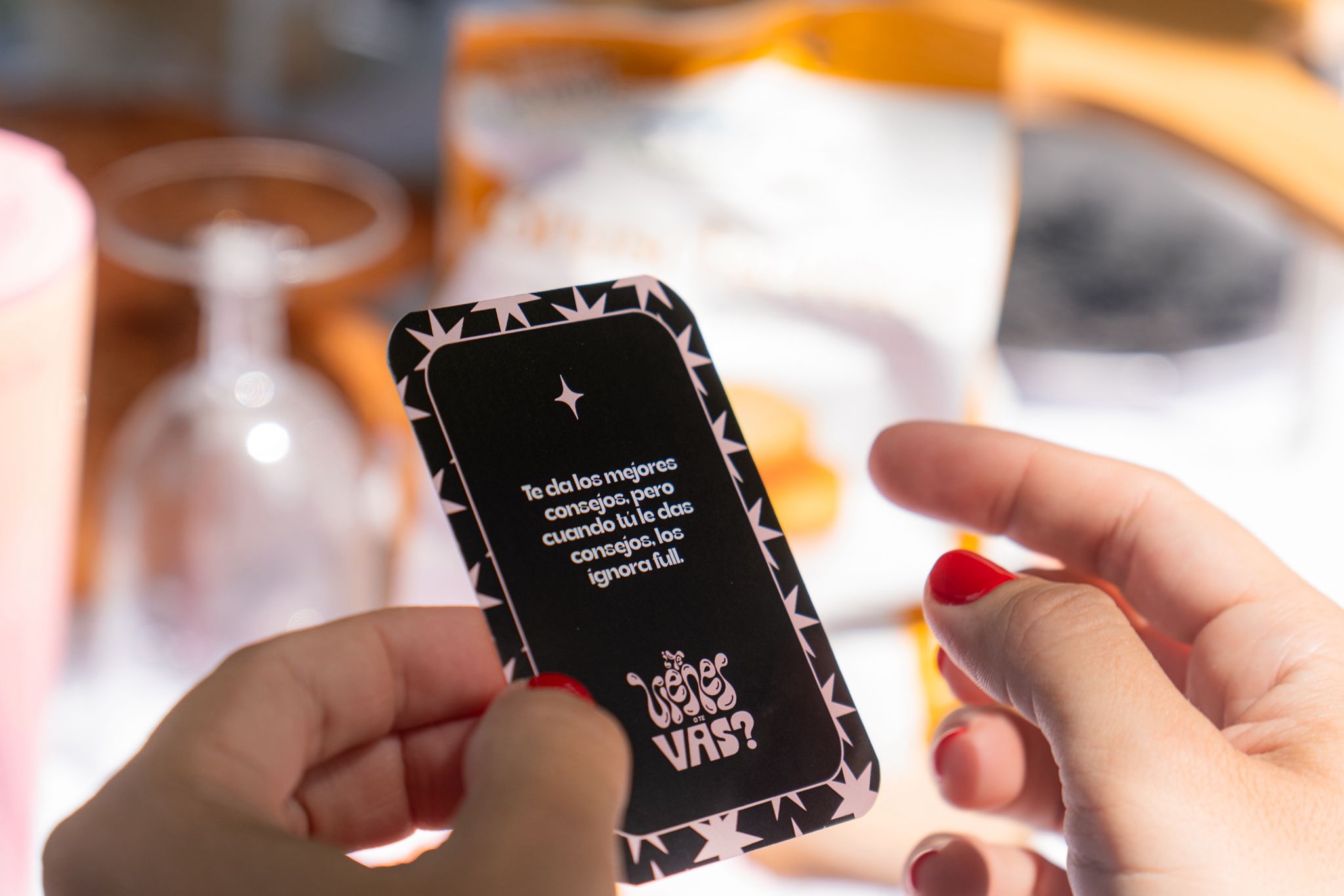 Juego de Cartas "¿Te Vienes o Te Vas?"